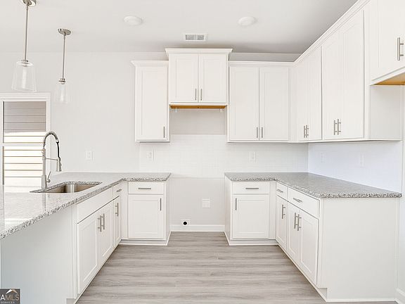 5th image of 150 Bartow St Lot 5