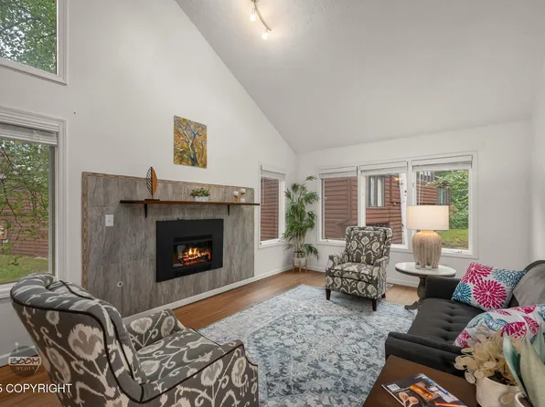 6718 Lunar Dr #J1, Anchorage, AK 99504