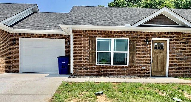 1st image of 119 Dogwood Ct