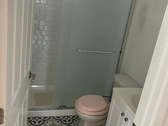 4th image of 328 N Burlington Ave #2B