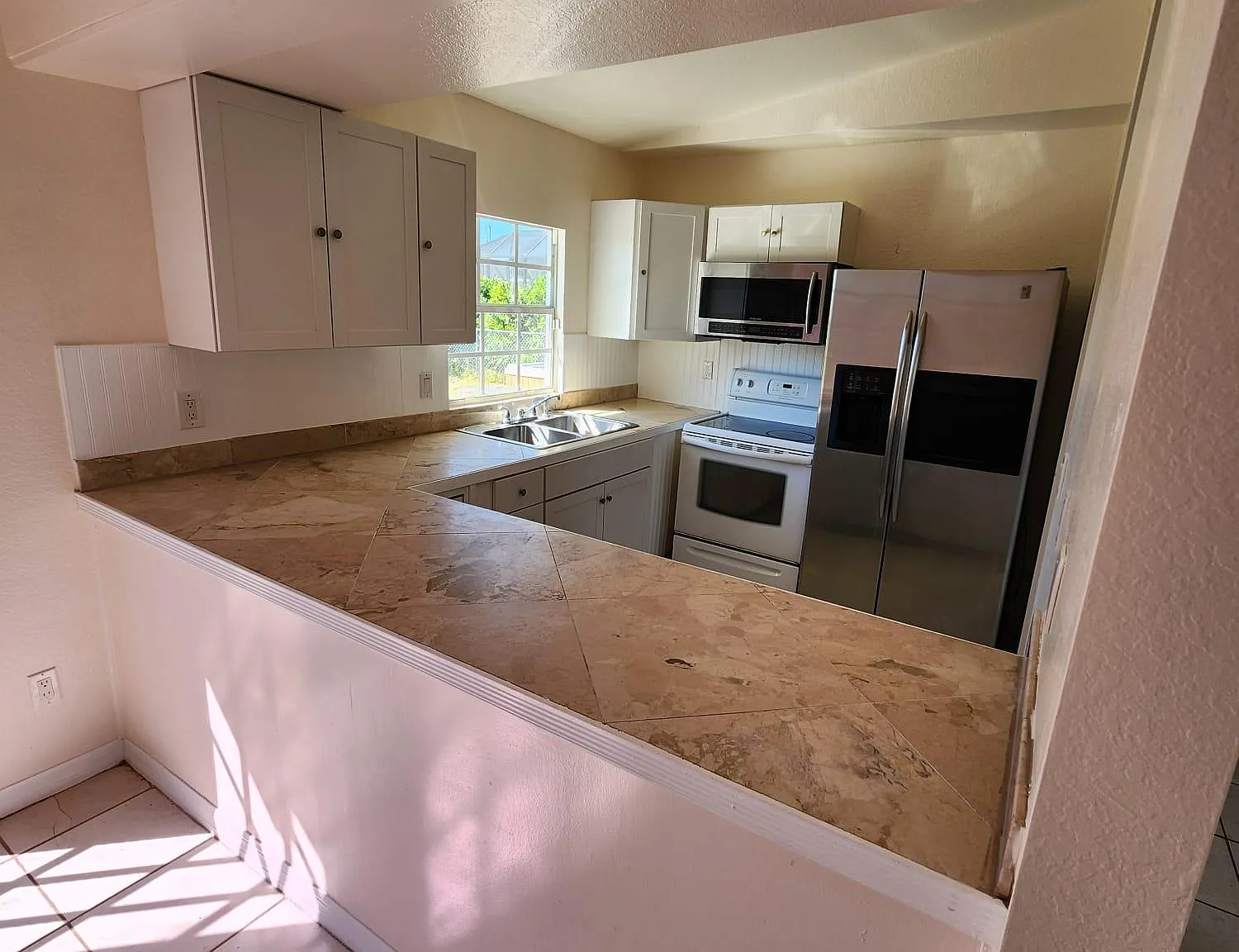 3 bed, 1116 sqft, $2,300 — Photo 2