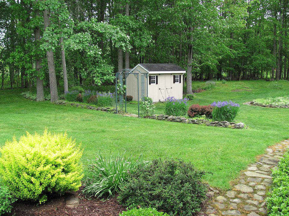 2nd image of 6 Chatfield Pl E