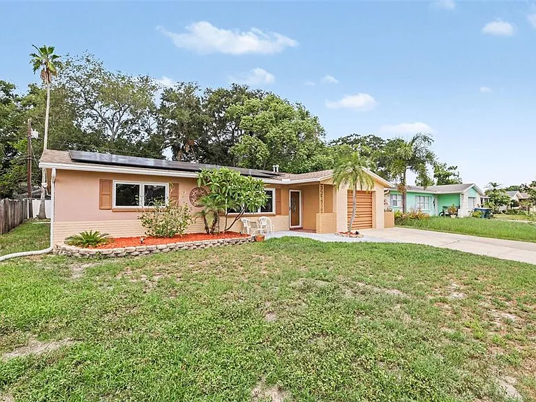 1520 Simmons Dr — Photo 3