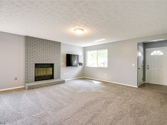 5th image of 8970 Portage Pointe Dr APT C