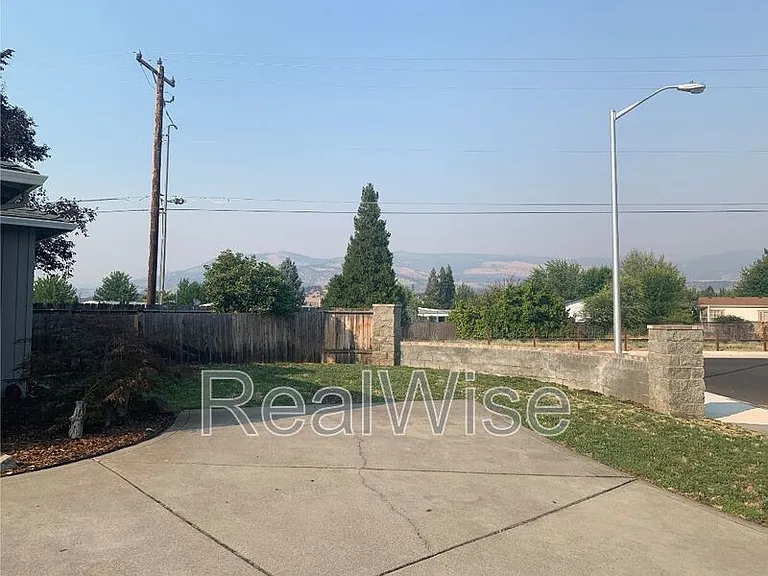 210 Sweetbrier Dr — Photo 4