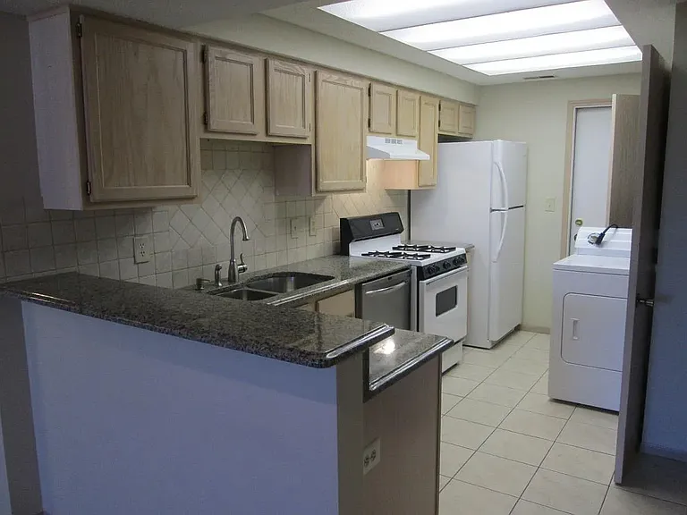 11 Newton Square Dr #1 — Photo 6