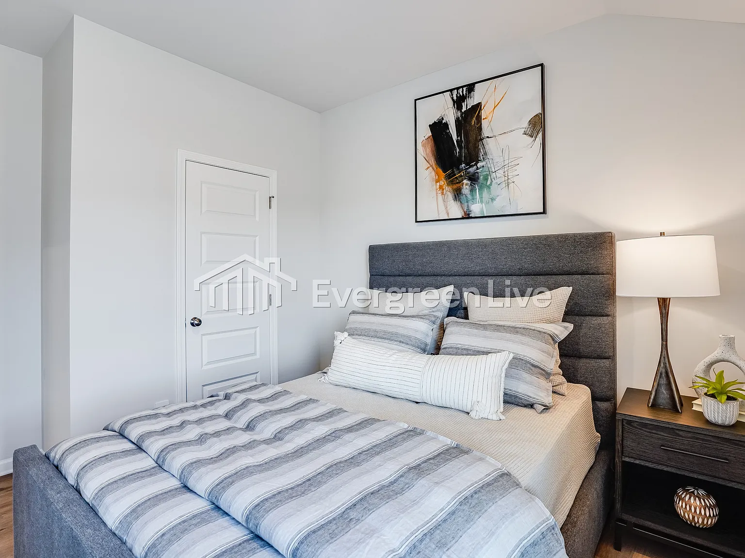 3 bed, 2.0 bath, 1373 sqft, $1,325 — Photo 1