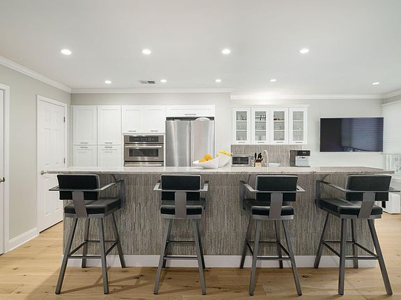 2nd image of 2213-25 Race St #205