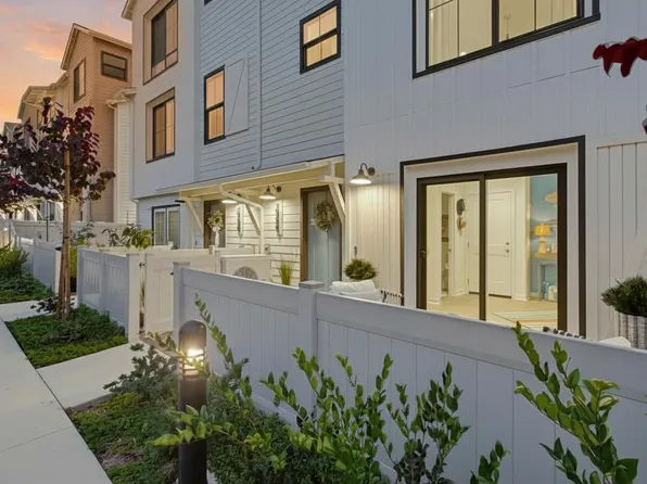 2528 Delphinium Ln, Carlsbad, CA 92008