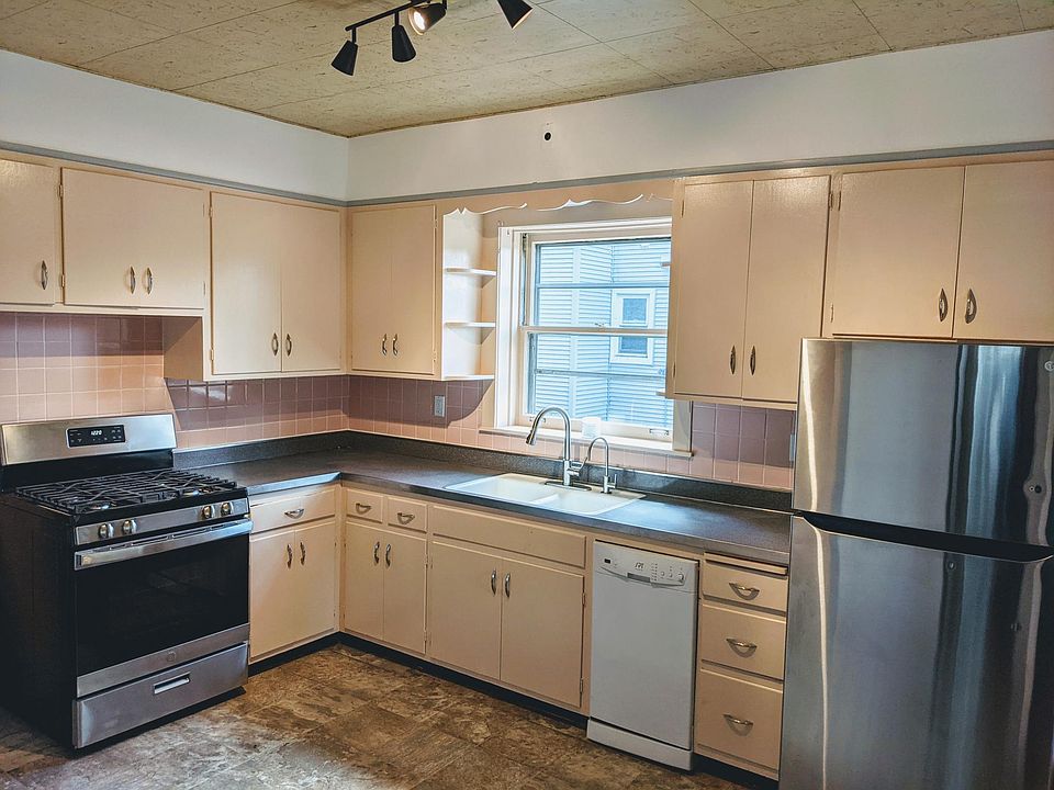 Spacious Kitchen with Stainless Steel Appliances, new faucet, filtered water tap and dishwasher