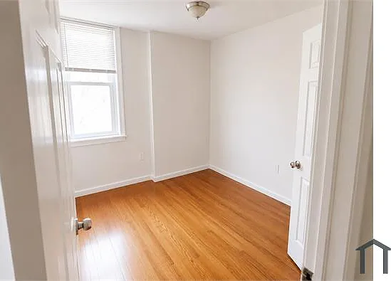 2 bed, 700 sqft, $1,275 — Photo 3