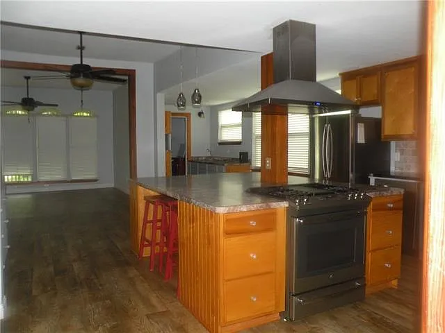 555 S 5th St — Photo 5