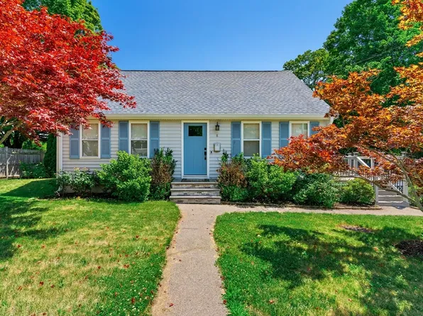 8 Gushee Ln, Taunton, MA 02780