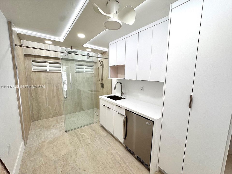 1st image of 2899 Collins Ave #6