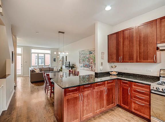 5th image of 1811 W Winnemac Ave Unit B