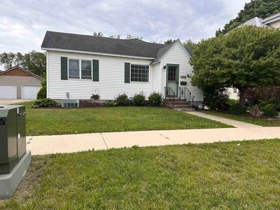 523 E 1st St, Sumner, IA, 50674