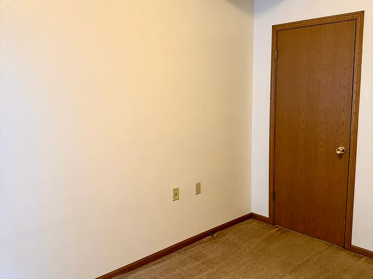 327 E College St #S — Photo 16