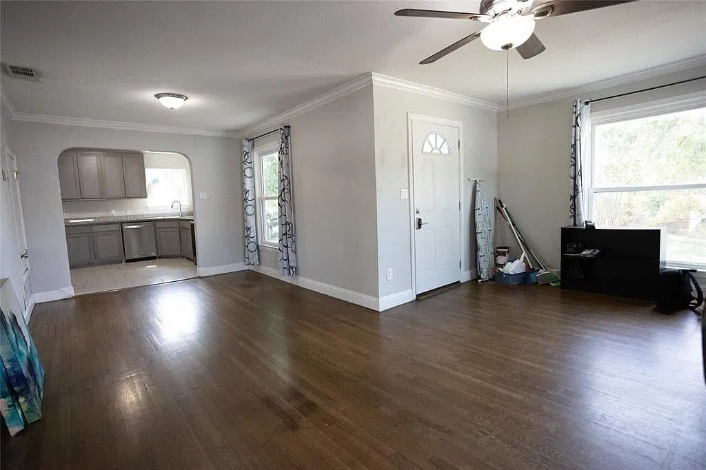 3 bed, 1231 sqft, $1,950 — Photo 2