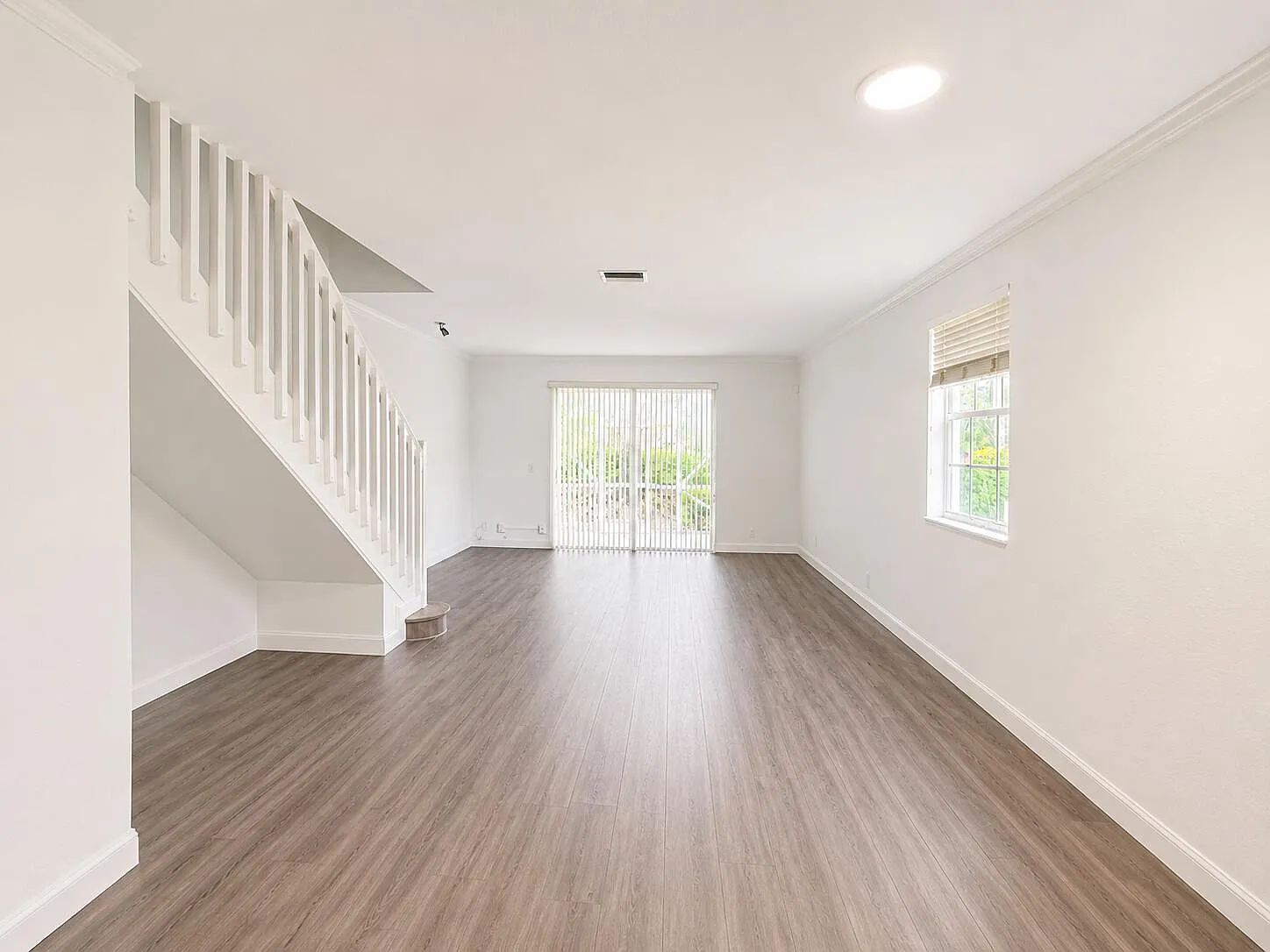 4 bed, 2.5 bath, 1728 sqft, $3,700 — Photo 4