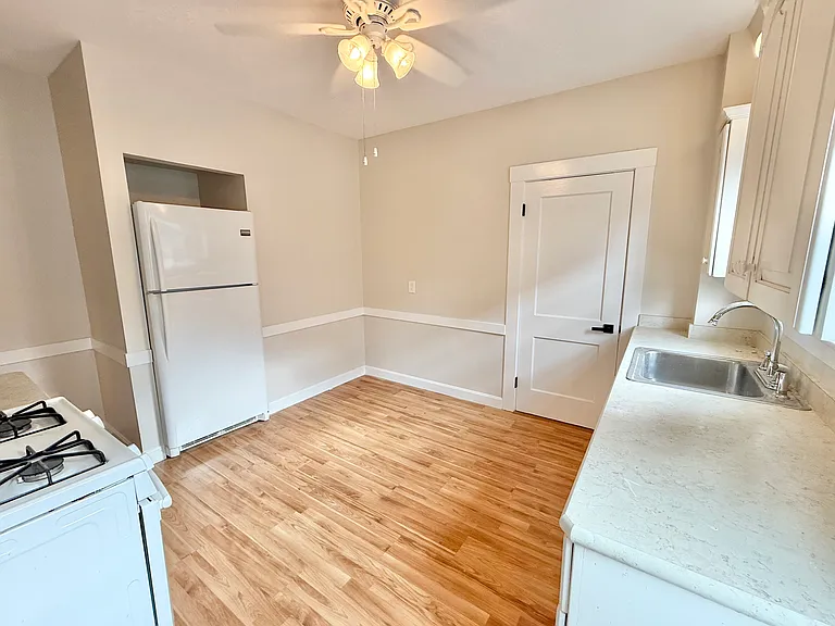 203 Maplewood St #2 — Photo 9