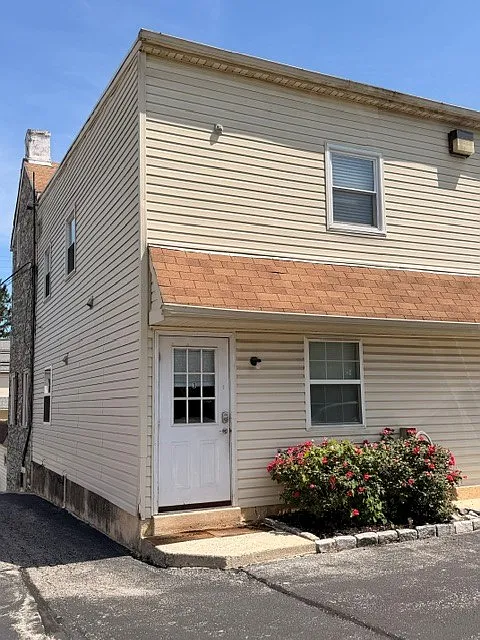 2 bed, 700 sqft, $1,775 — Photo 2