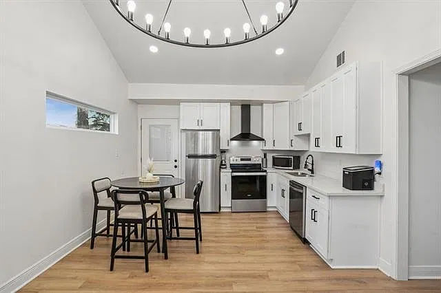 2 bed, 2.0 bath, 809 sqft, $2,000 — Photo 4