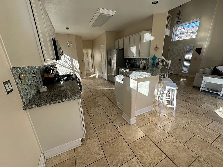 1237 Tule Dr — Photo 4