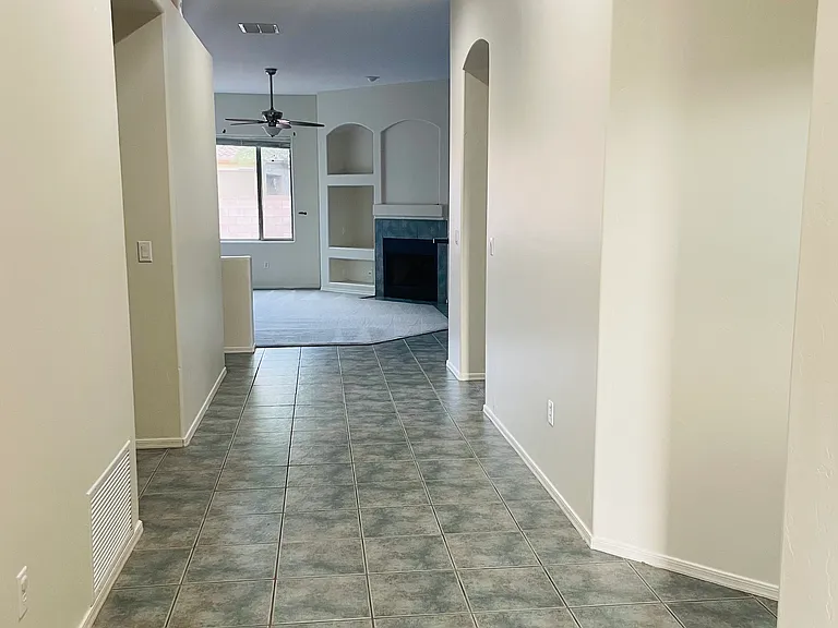 10417 S Avenger Ln — Photo 2
