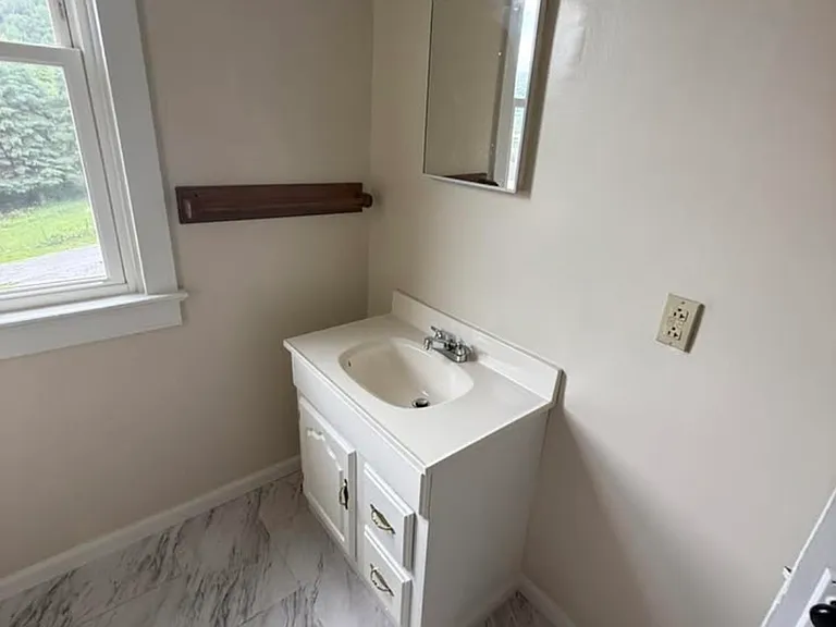 419-421 Oak St #1 — Photo 17