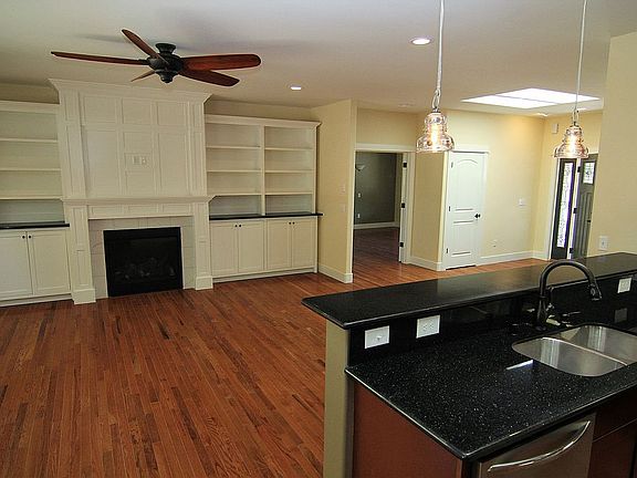 2nd image of 15385 Glenshire Pl SW