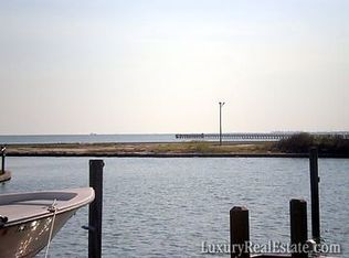 42 Blue Heron Dr, Rockport, TX 78382