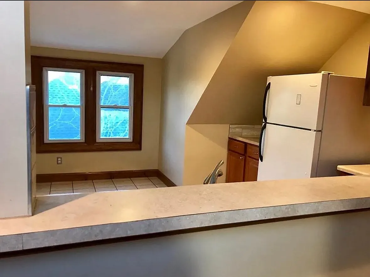 1 bed, 1300 sqft, $1,200 — Photo 4