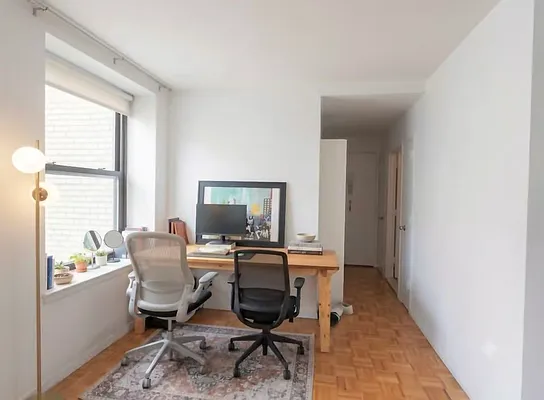 Office, photo 1