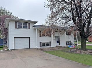 1212 Broadway St, Larchwood, IA 51241