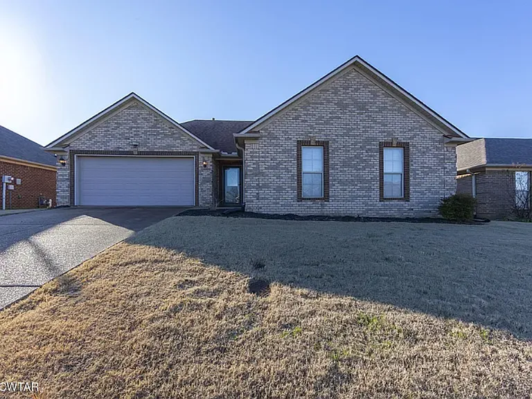 16 Birch Hollow Ln — Photo 1