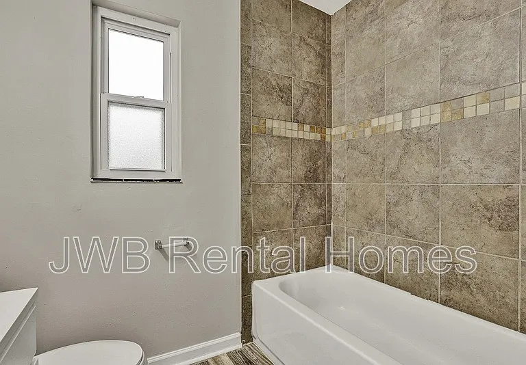 141 W 43rd St — Photo 11