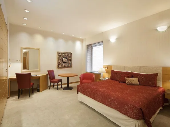 111 E 56th St #1408, New York, NY 10022