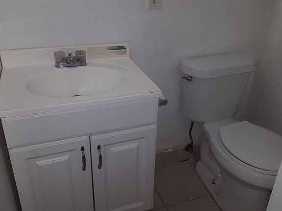 3rd image of 146 SW 12th Ave APT B