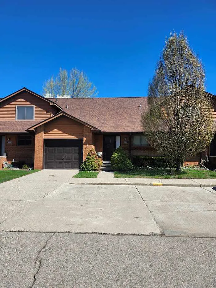 3 bed, 3.0 bath, 1600 sqft, $2,700 — Photo 1