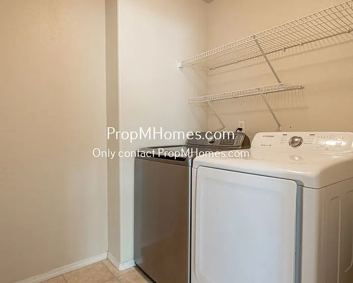 7561 SW Thornton Dr — Photo 24