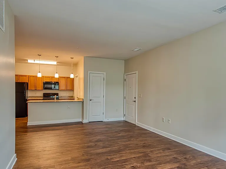Valor Apartment Homes — Photo 6
