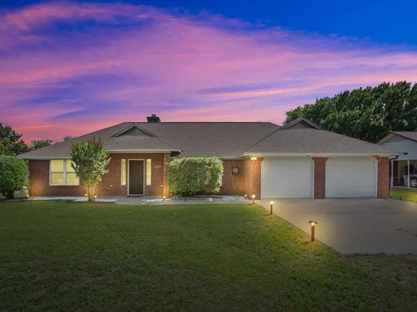 381 Norwood Dr, Woodway, TX 76712