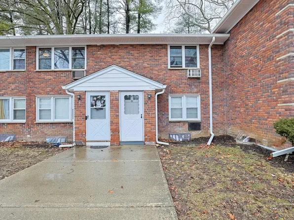 2710 South Road #A8, Poughkeepsie, NY 12601