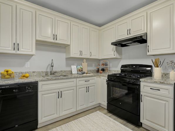 400 Hampton Ln APT 6