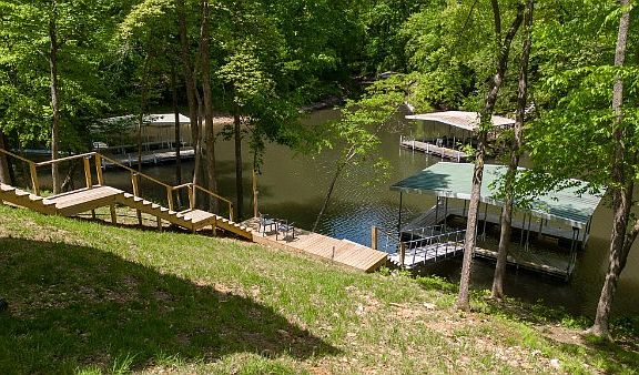 2nd image of 409 Dry Creek Ln