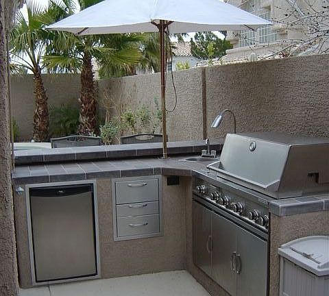 Built-in Gas BBQ & Island