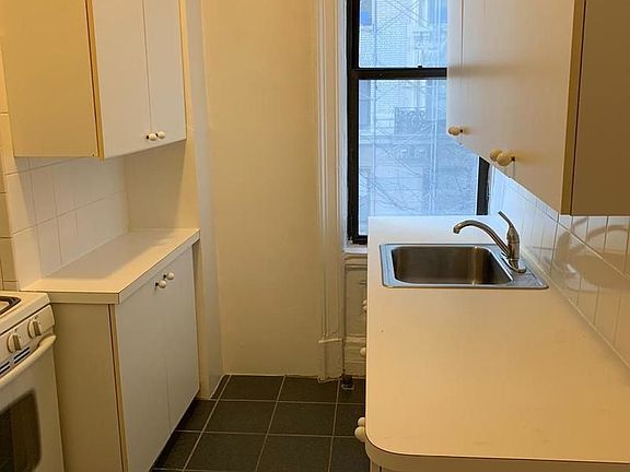 5th image of 220 W 98th St APT 3L