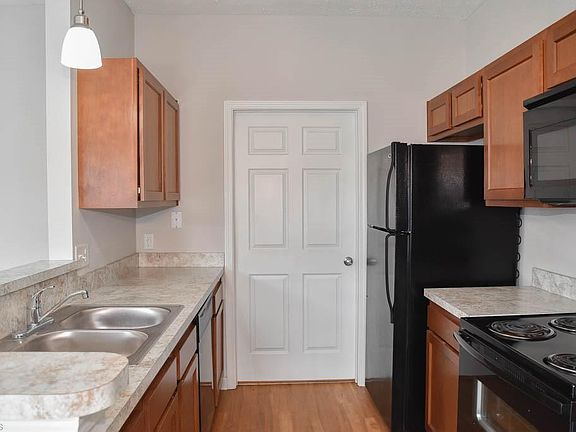 4th image of 290 Teal Cir