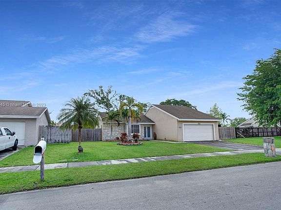 3rd image of 1747 N Goldeneye Ln