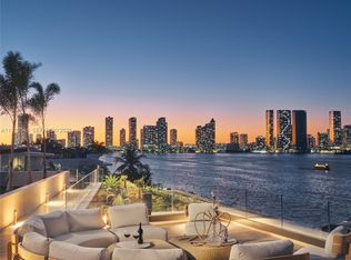 1413 N Venetian Way, Miami Beach, FL 33139